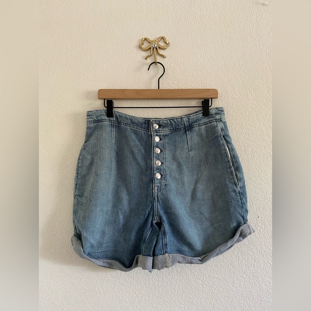 Free People Osaka Denim Shorts Light Wash Button Fly 27 Boho Chic Retro Relaxed